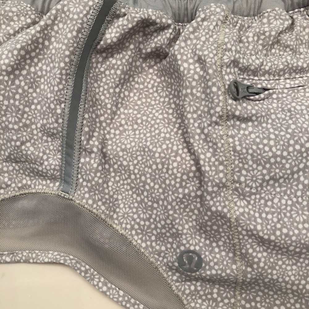 LuluLemon Hotty Hot Shorts 2.5”💕